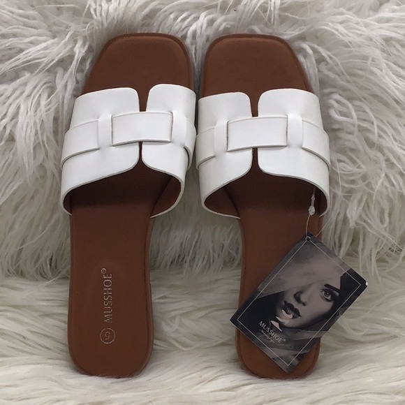 Shoes - 🟡🩴2/$12+Discount Ship! White Slide-On Flat Sandal